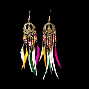 Oorbellen goud verguld multicolor met veertjes Oorbellen goud verguld multicolor met veertjes